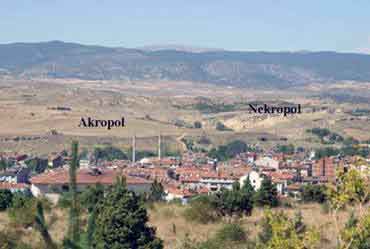 The necropolis and acropolis area at the Zımbıllı Hill, where Pompeiopolis was established.