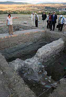 Revealed late roman walls from the 2006 excavation